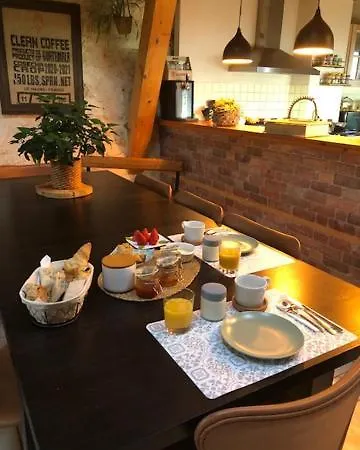 D'hotes L'altitude - Domaine La Rose Des Vents 住宿加早餐酒店 奥维河畔卡斯泰尔诺